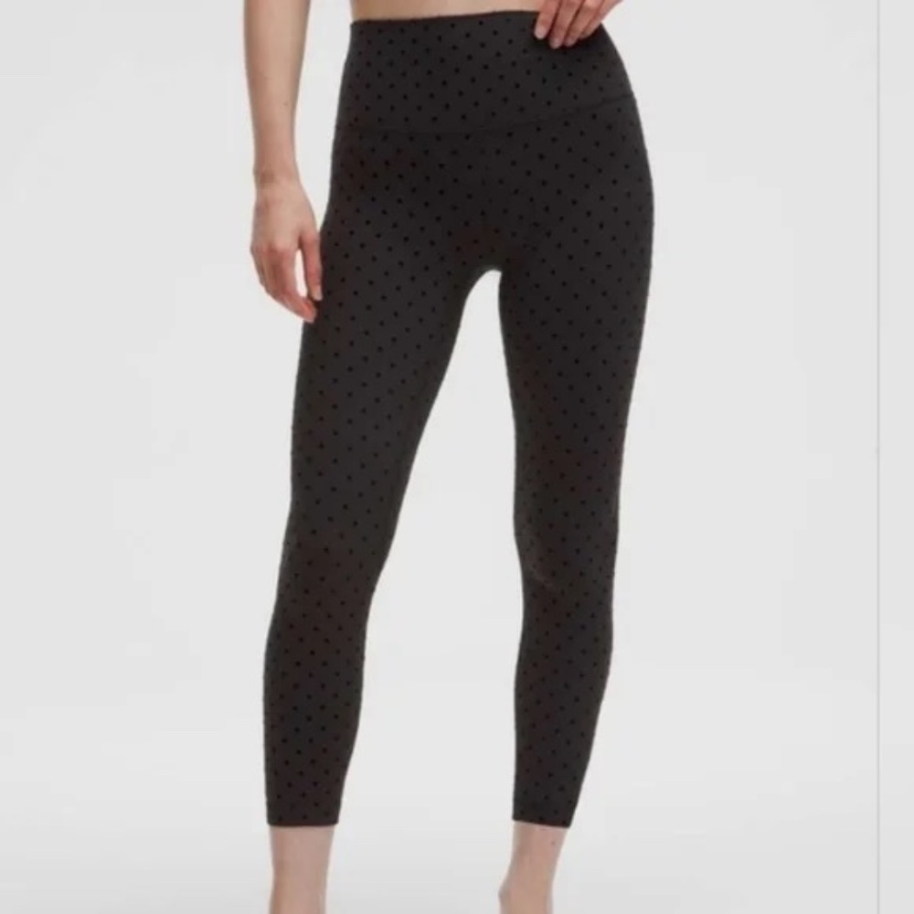 EUC Size 6 Lululemon 25" Aligh Pant  Polka Dot Flocked